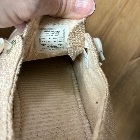 Roxy Gold Canvas Sneakers with tropical design on heels size 8 - Picture 4 of 5